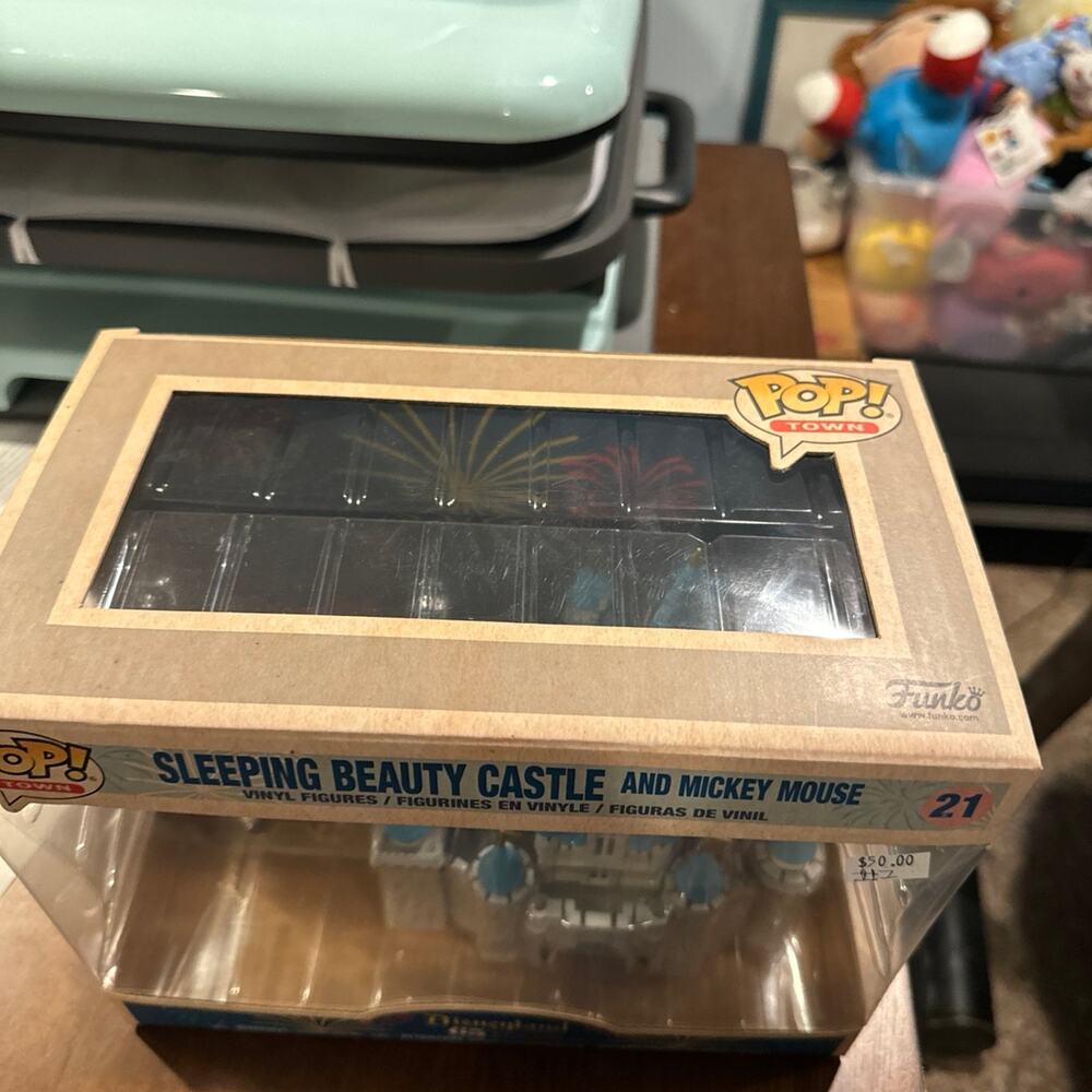 Sleeping beauty castle and mickey mouse Funko pop 21 (Listing #1) - Picture 5 of 6